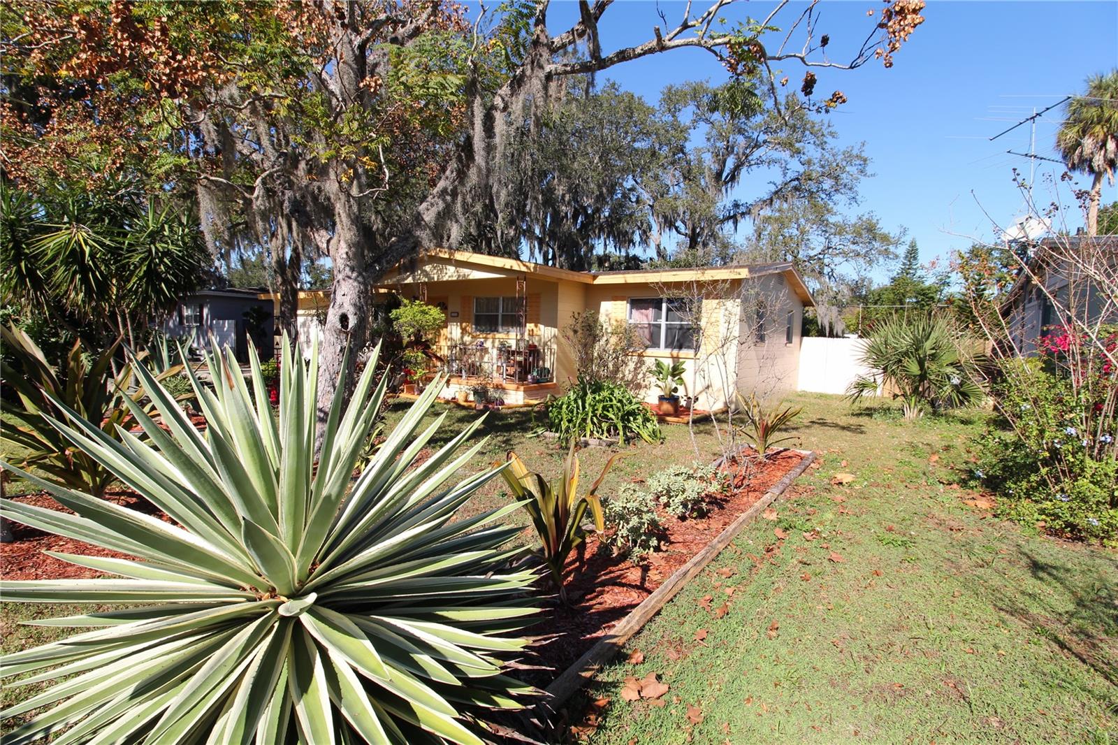 QUEEN ACRES - Residential