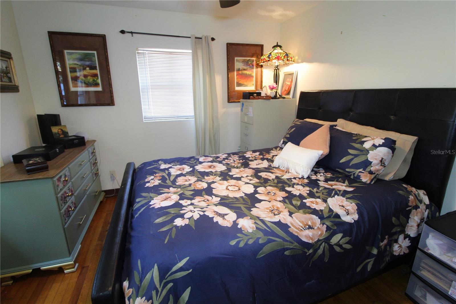 QUEEN ACRES - Residential