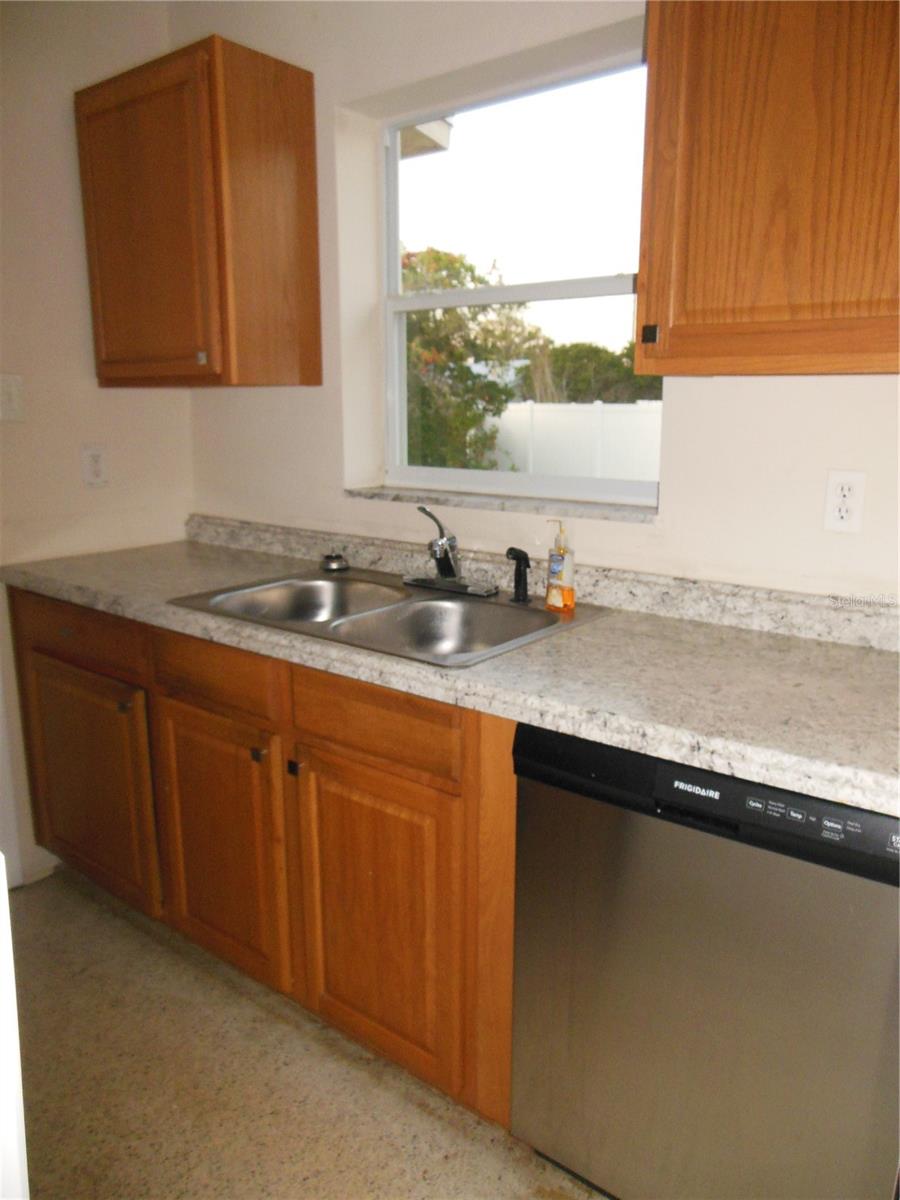 DELTONA LAKES UN 11 - Residential Lease