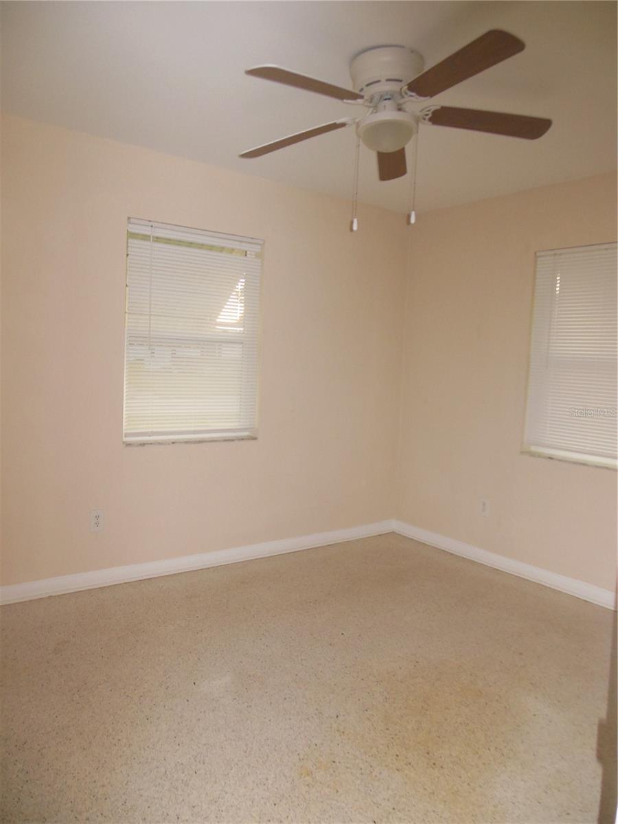 DELTONA LAKES UN 11 - Residential Lease