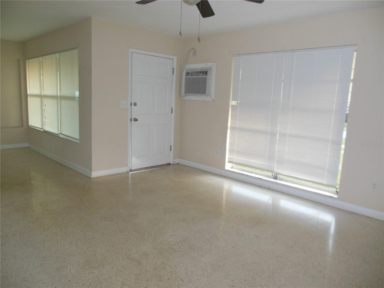 DELTONA LAKES UN 11 - Residential Lease