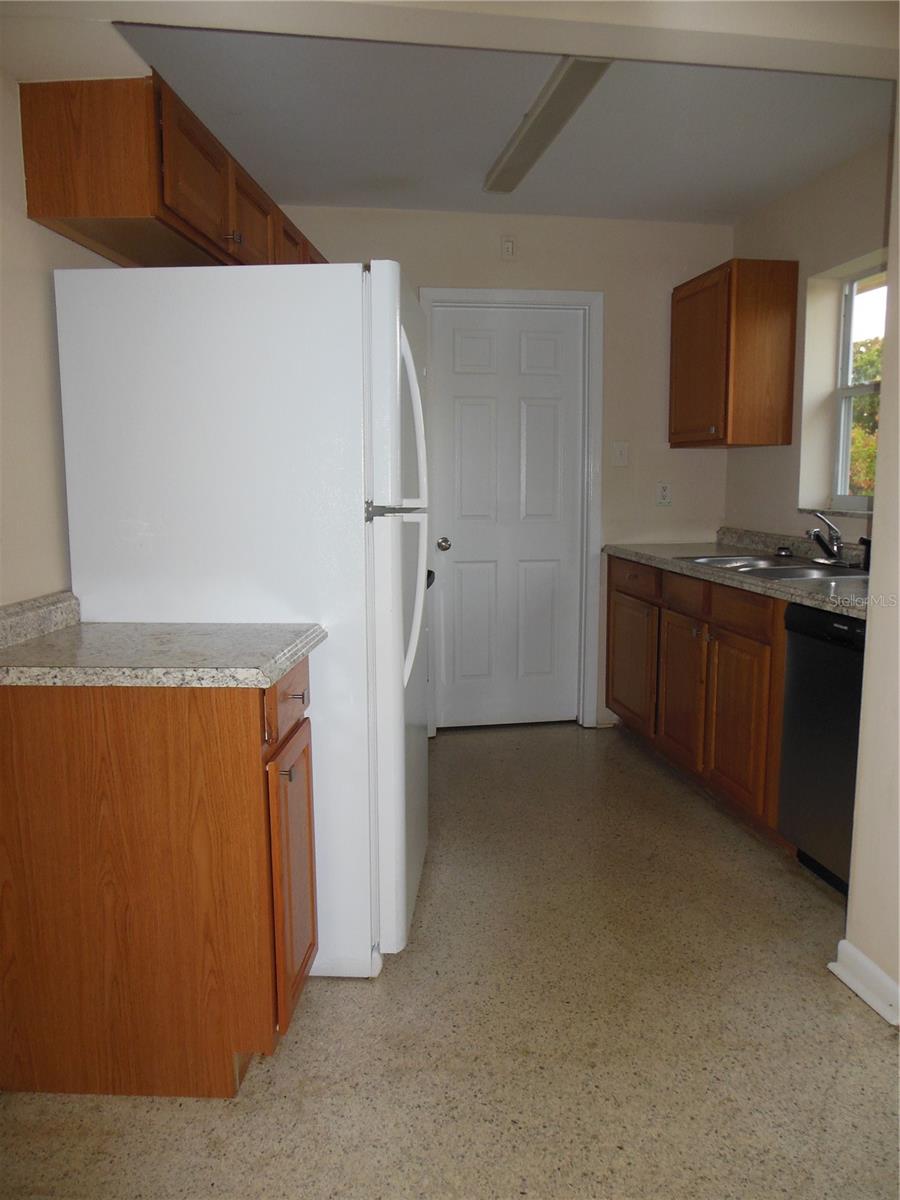 DELTONA LAKES UN 11 - Residential Lease