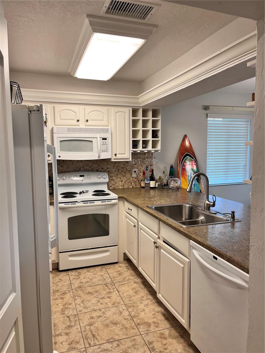 OCEAN CONDO PH III - Residential Lease