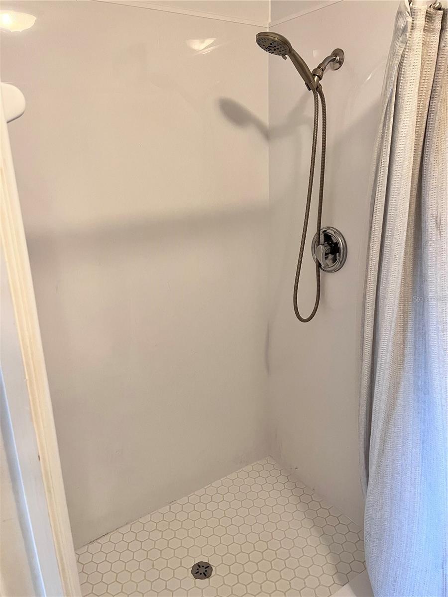 OCEAN CONDO PH III - Residential Lease