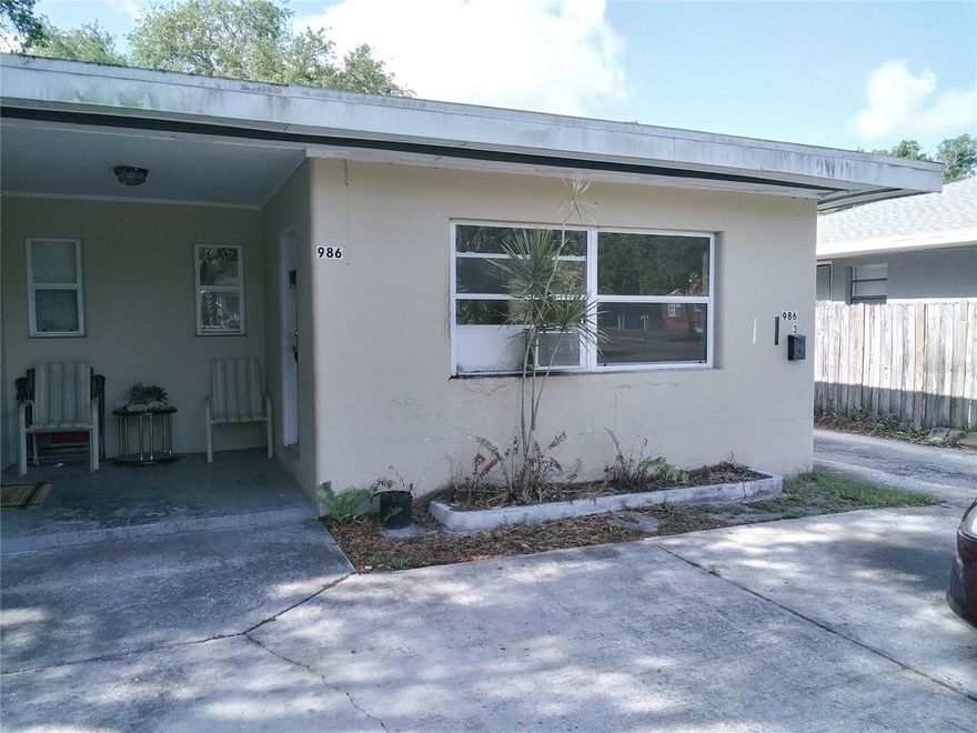 Large studio apartment with a large walk-in closet. The property is located in close proximity to I-275, downtown St Pete and the Sunshine Skyway.