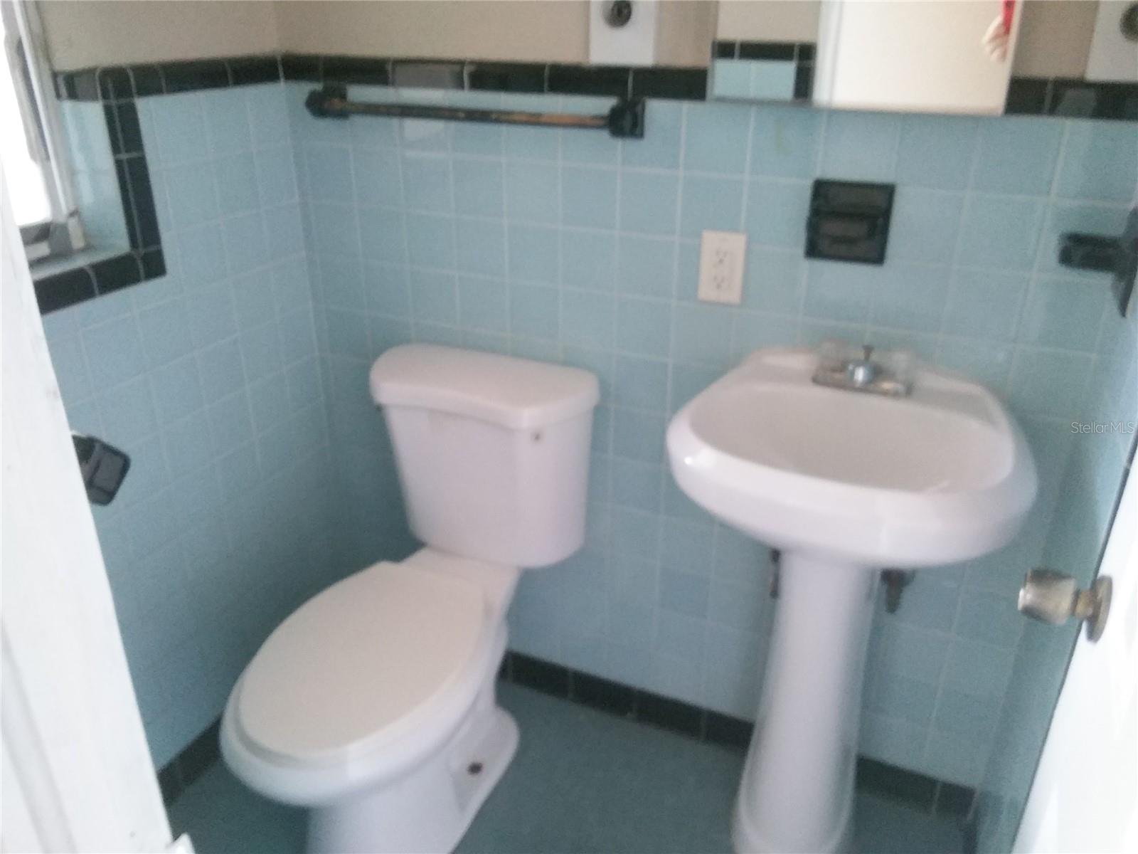 LAUGHNERS LAKEVIEW ADD - Residential Lease