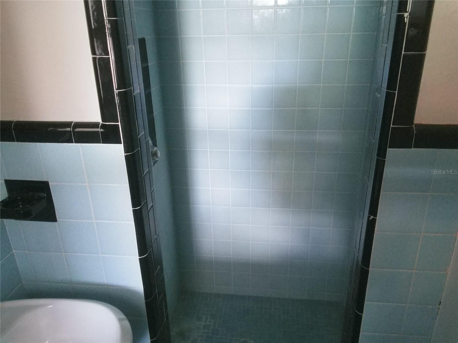 LAUGHNERS LAKEVIEW ADD - Residential Lease