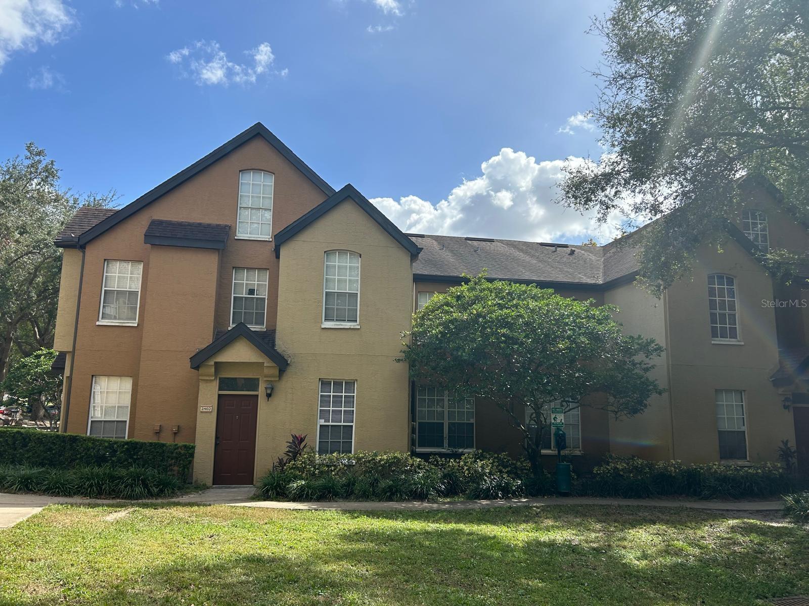 Great location in MetroWest area, easy access to major roads and downtown Orlando, Linx public transportation available. Near Valencia College west campus, Universal Studios theme parks, shopping and dining at Orlando Prime Outlets & Mall of Millenia. Golf at Metrowest Country Club open to public. Great schools. New Roof in 2025