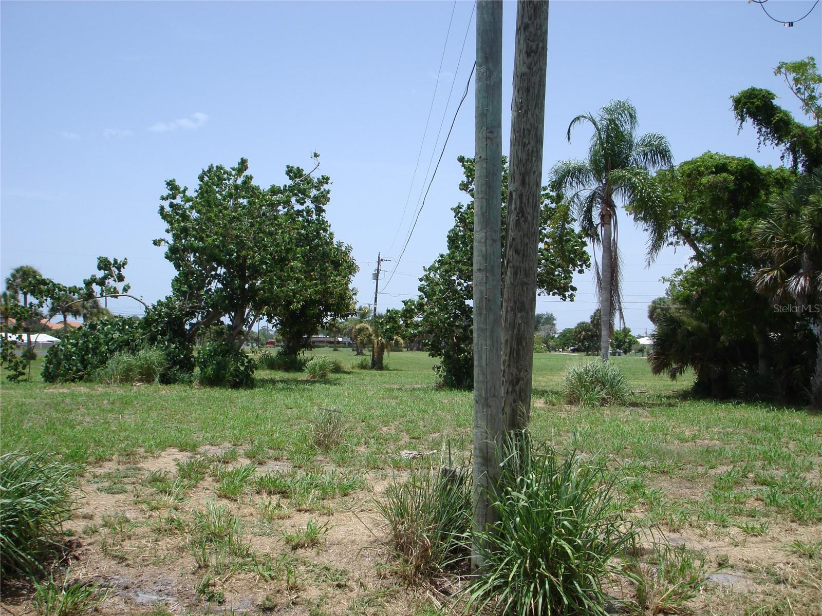 2301 S TAMIAMI TRAIL