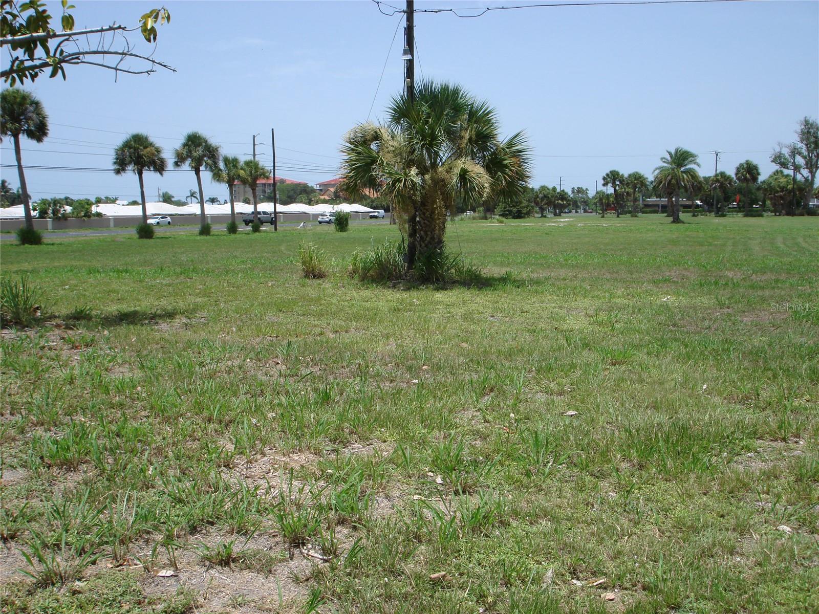 2301 S TAMIAMI TRAIL