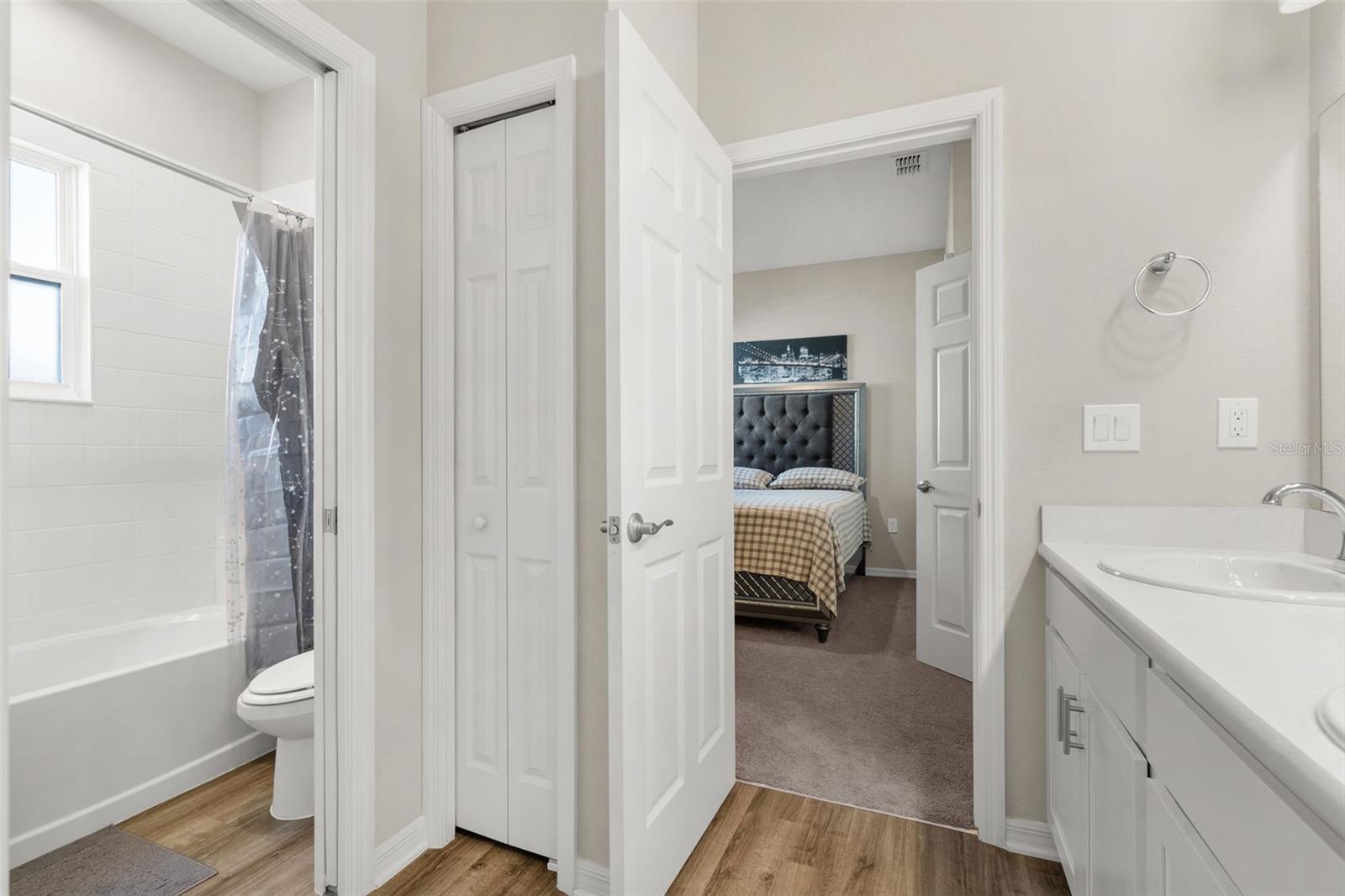 BRIDGEPORT LAKES PH THREE - Residential