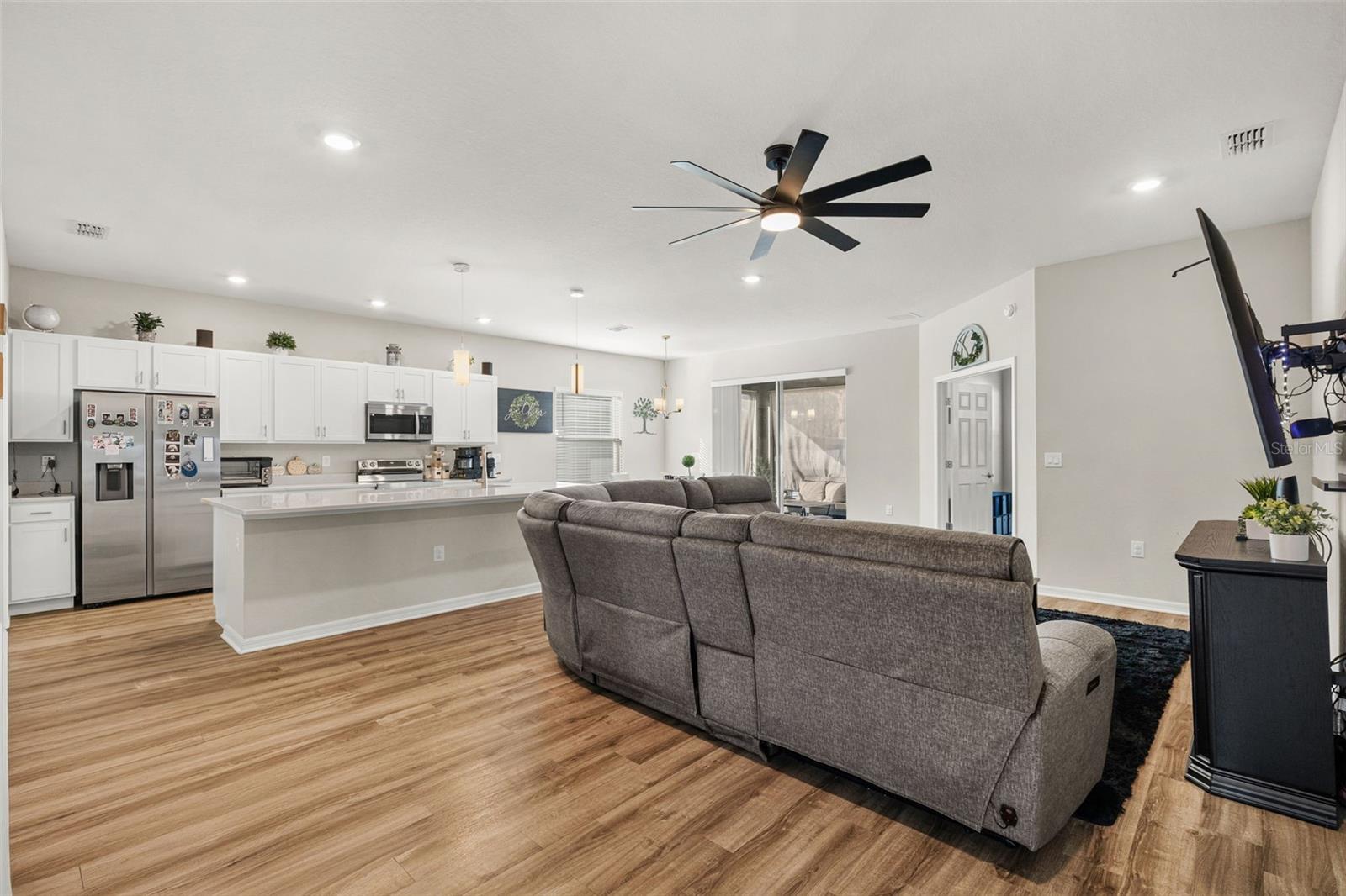 BRIDGEPORT LAKES PH THREE - Residential