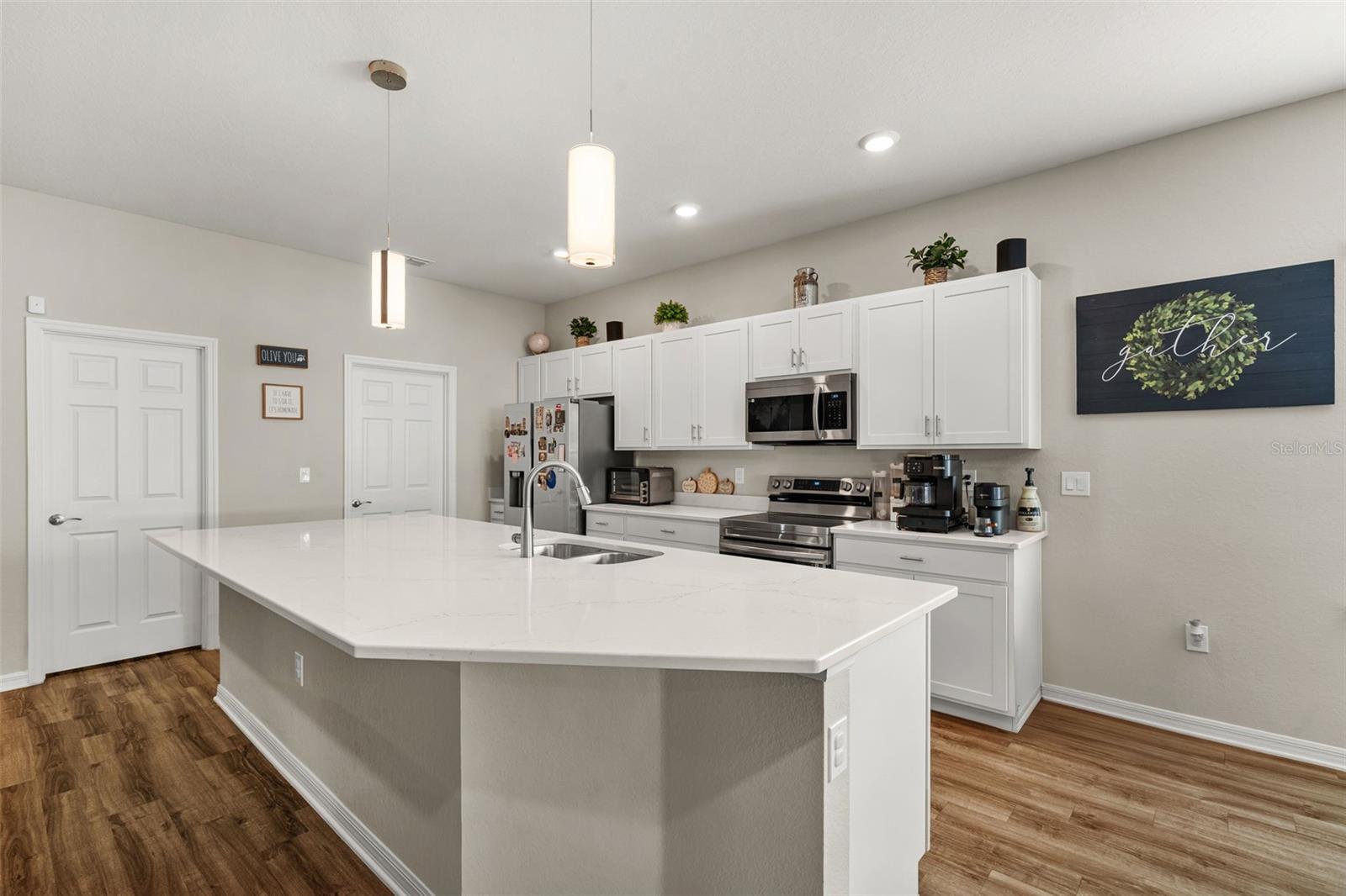 BRIDGEPORT LAKES PH THREE - Residential