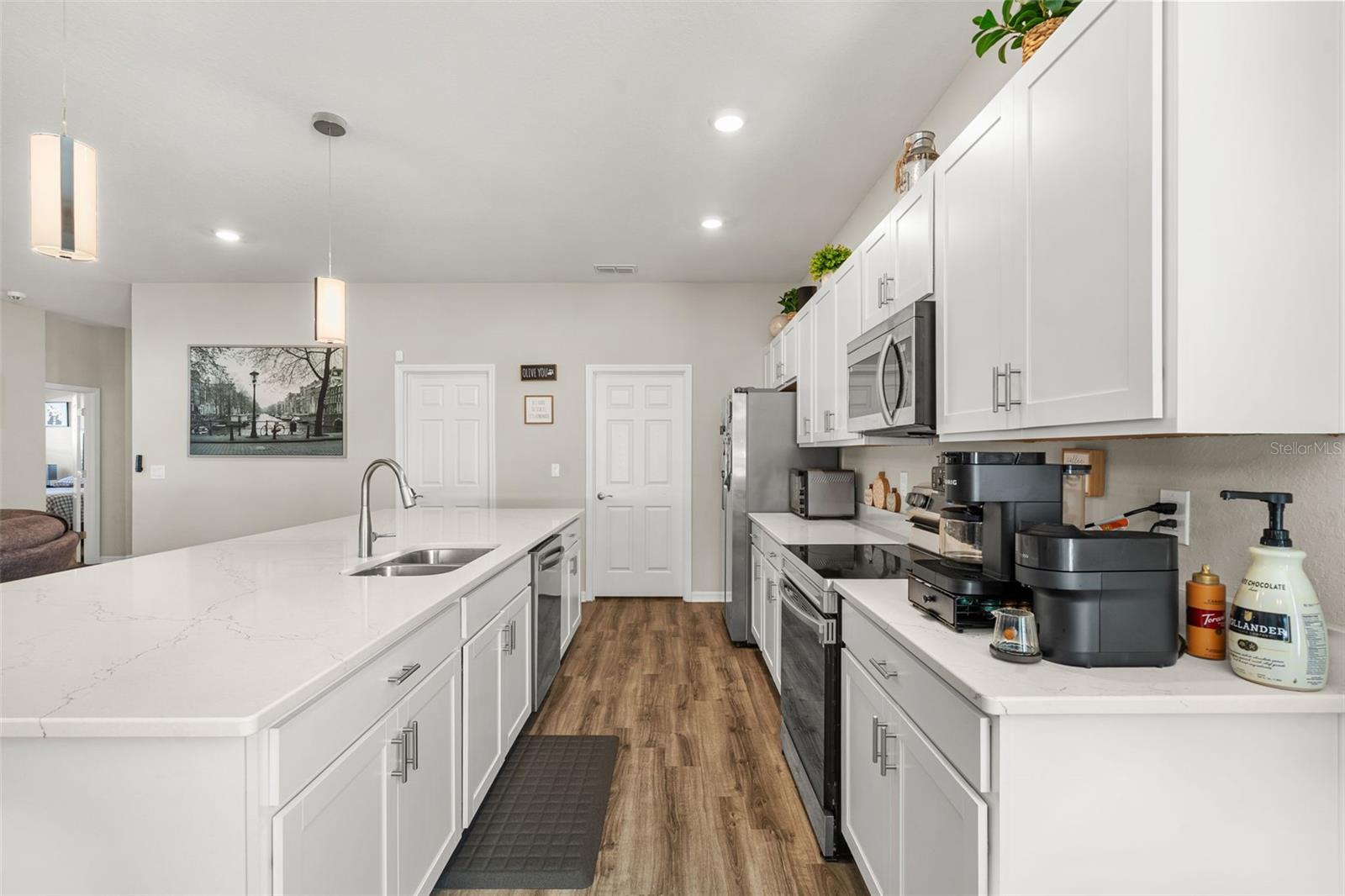 BRIDGEPORT LAKES PH THREE - Residential