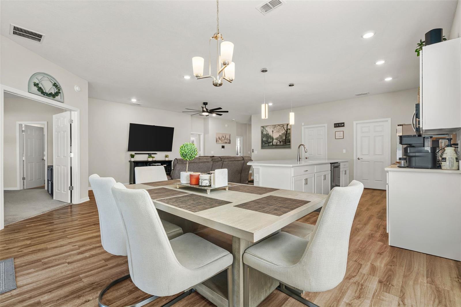 BRIDGEPORT LAKES PH THREE - Residential