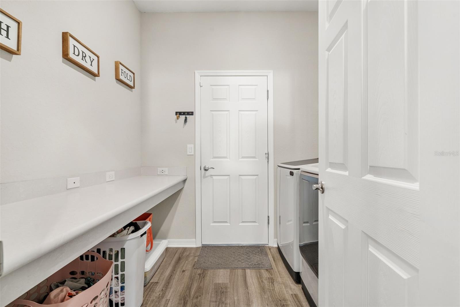 BRIDGEPORT LAKES PH THREE - Residential