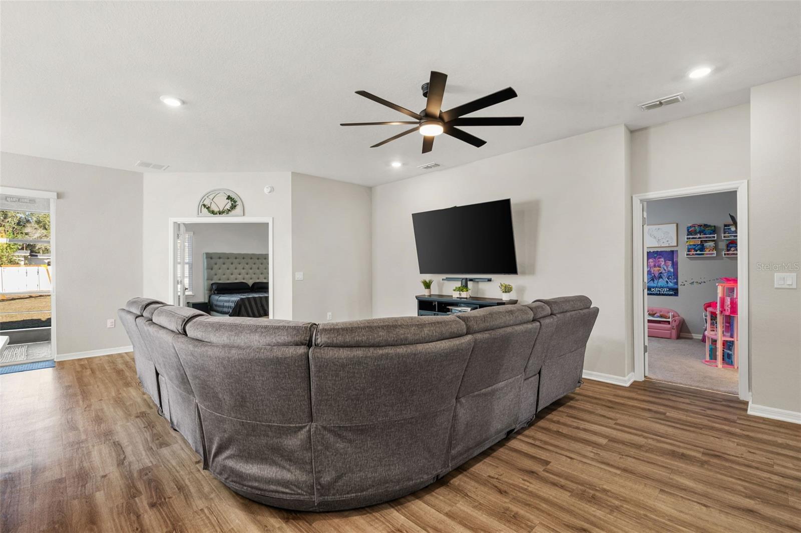 BRIDGEPORT LAKES PH THREE - Residential