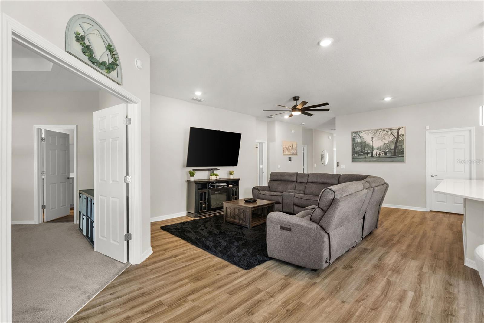 BRIDGEPORT LAKES PH THREE - Residential