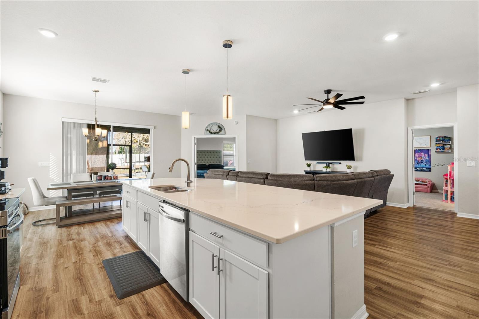 BRIDGEPORT LAKES PH THREE - Residential