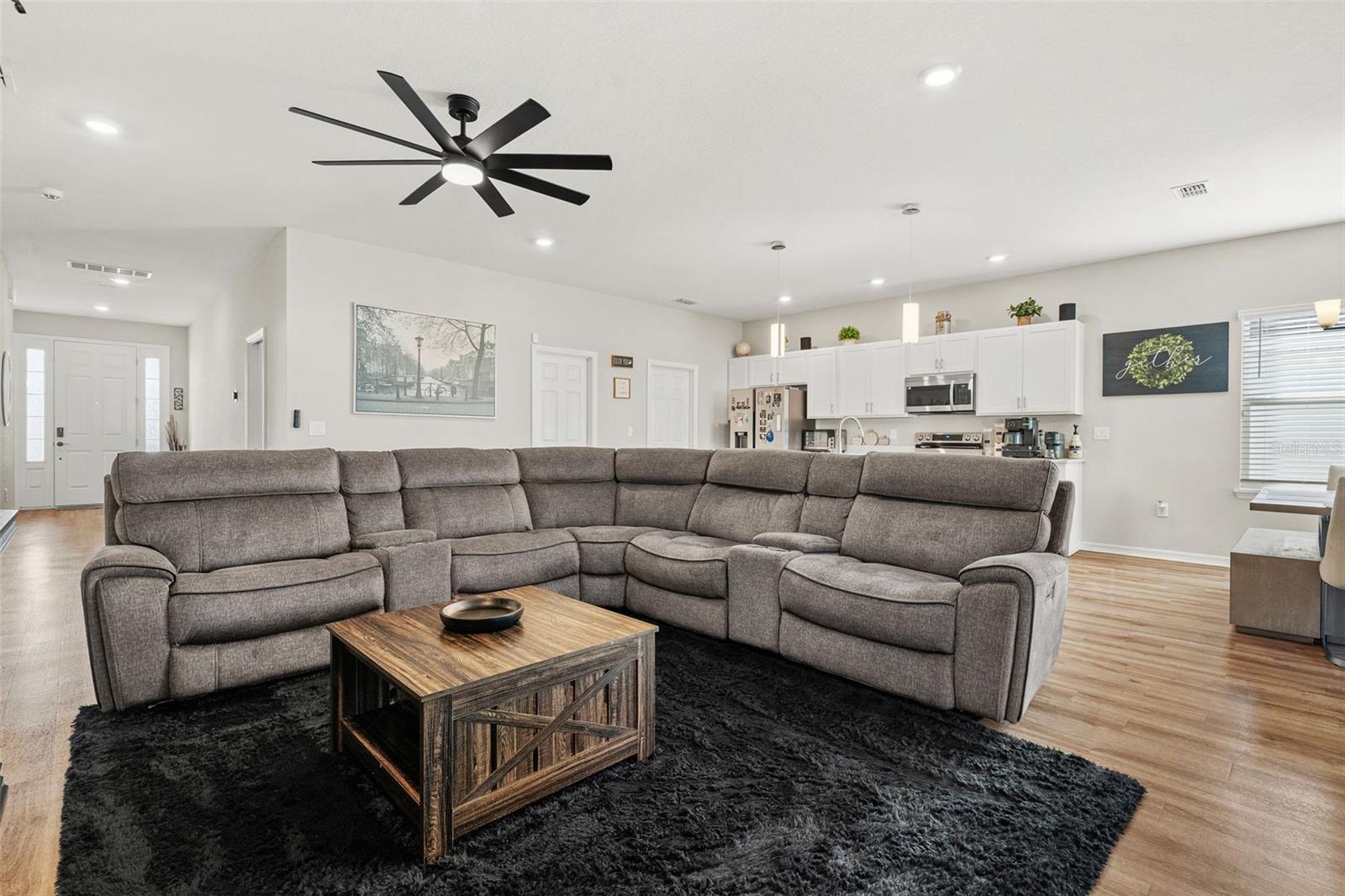 BRIDGEPORT LAKES PH THREE - Residential