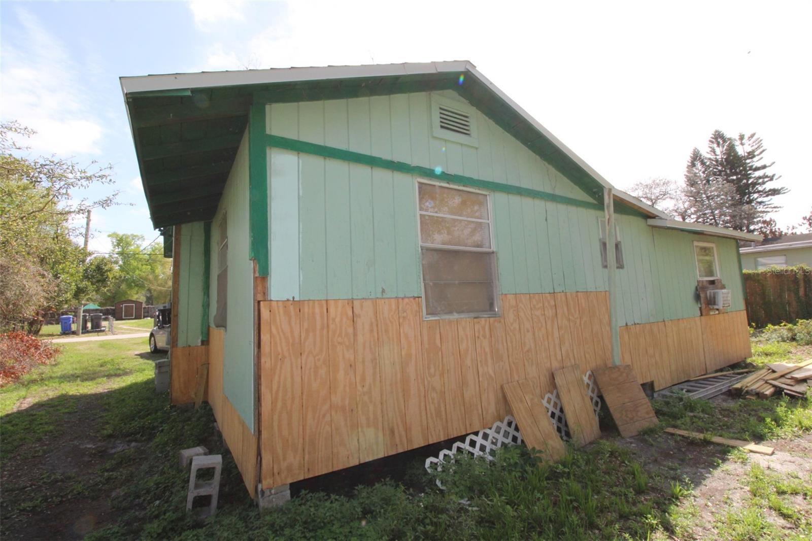 ROBLES HEIGHTS - Residential