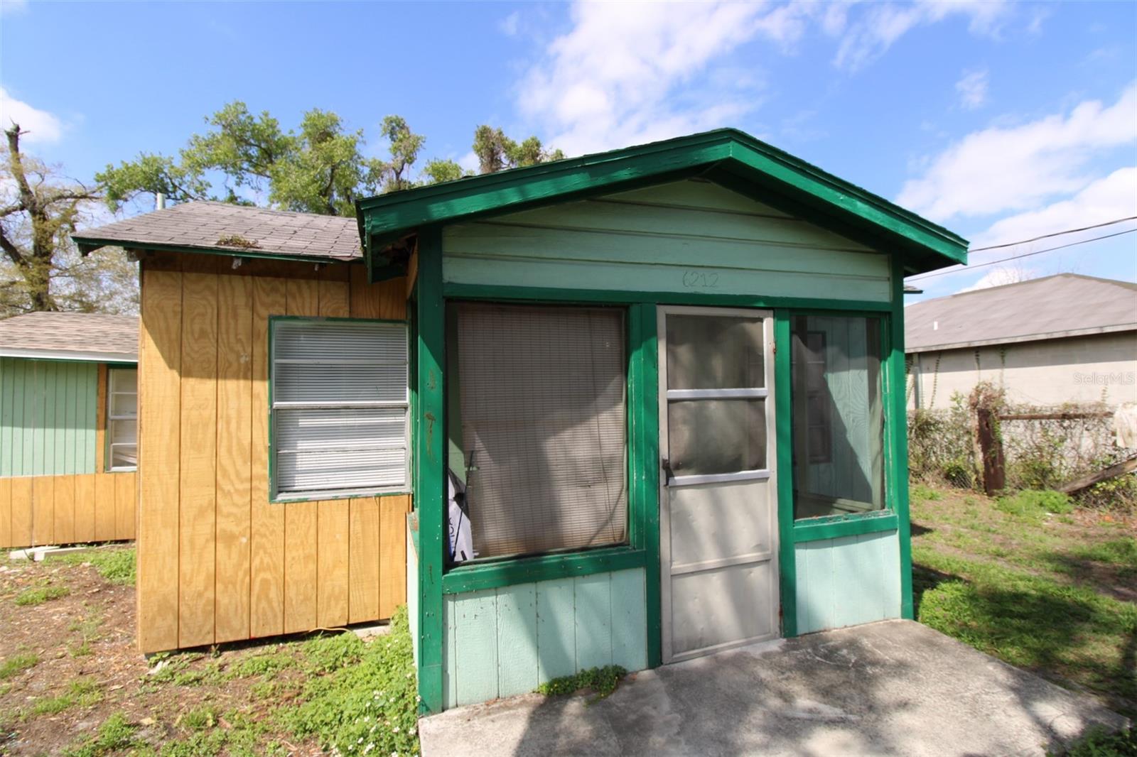 ROBLES HEIGHTS - Residential