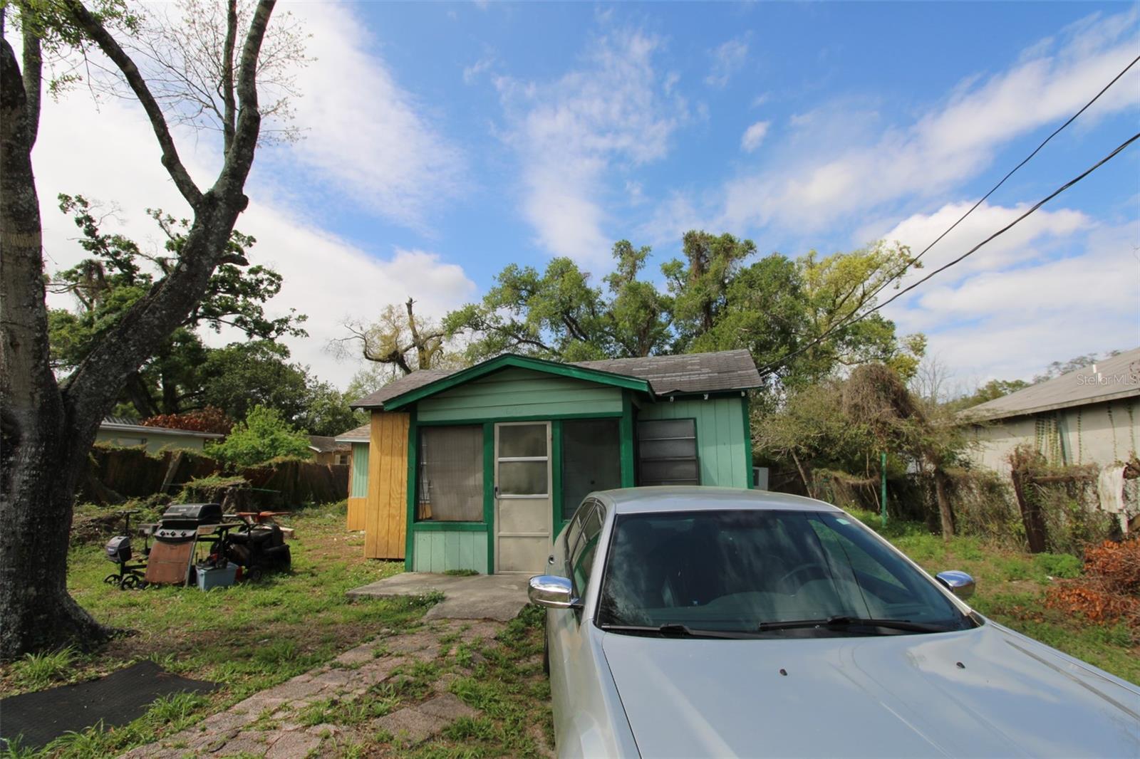 ROBLES HEIGHTS - Residential