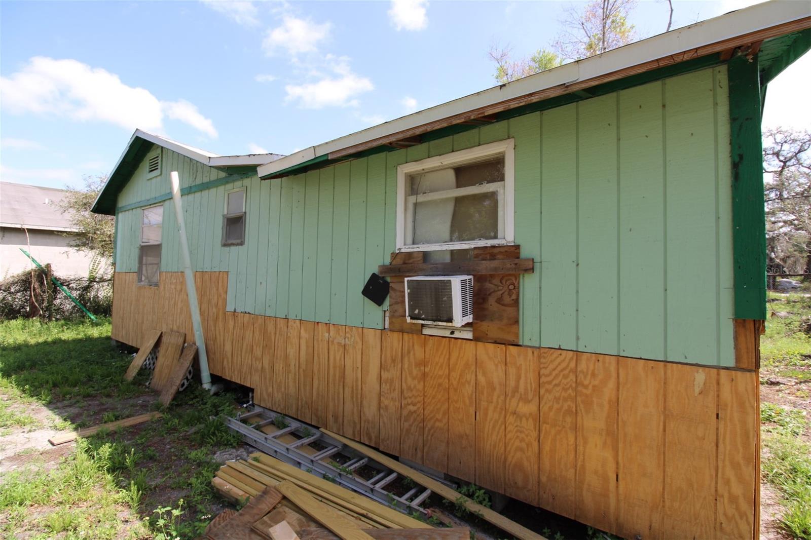 ROBLES HEIGHTS - Residential