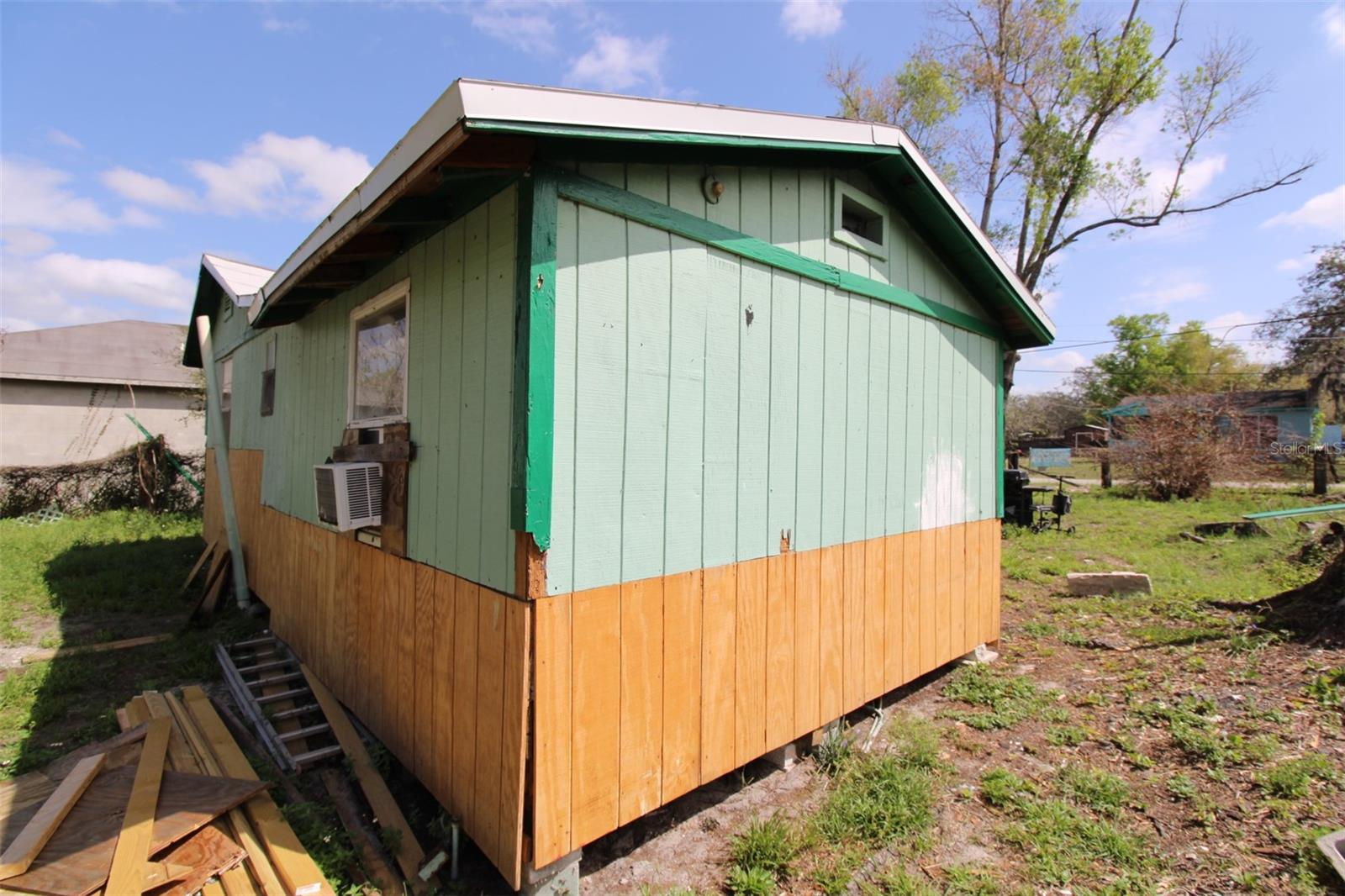 ROBLES HEIGHTS - Residential