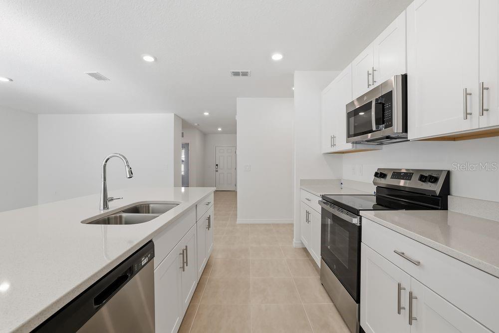 13673 TROPICAL BREEZE WAY