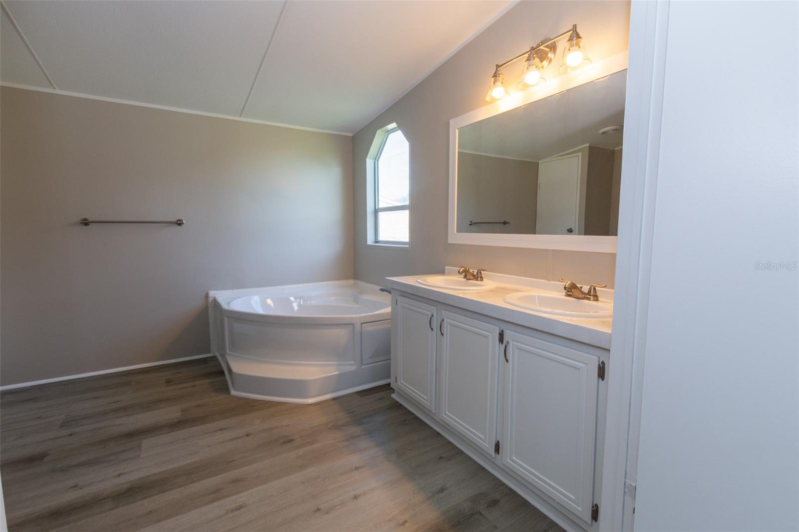 MOON LAKE ESTATES - Residential