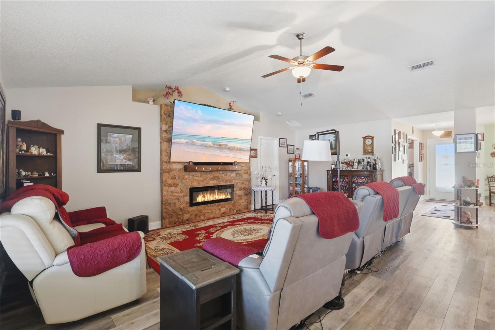 EAGLE LAKES PH 1 SEC 1 - Residential