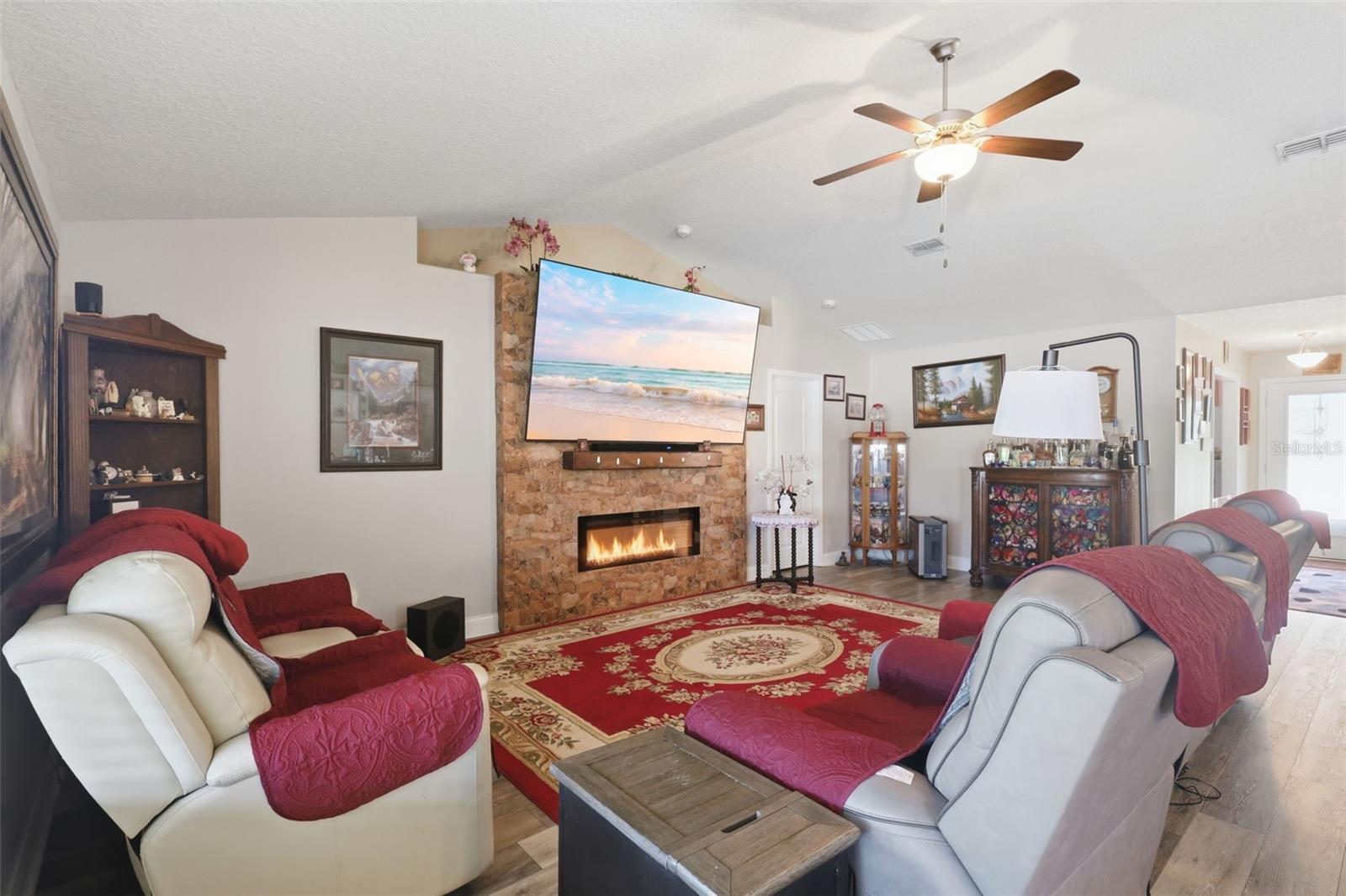 EAGLE LAKES PH 1 SEC 1 - Residential