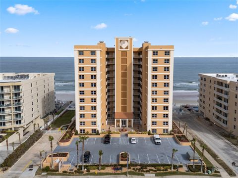 A home in DAYTONA BEACH