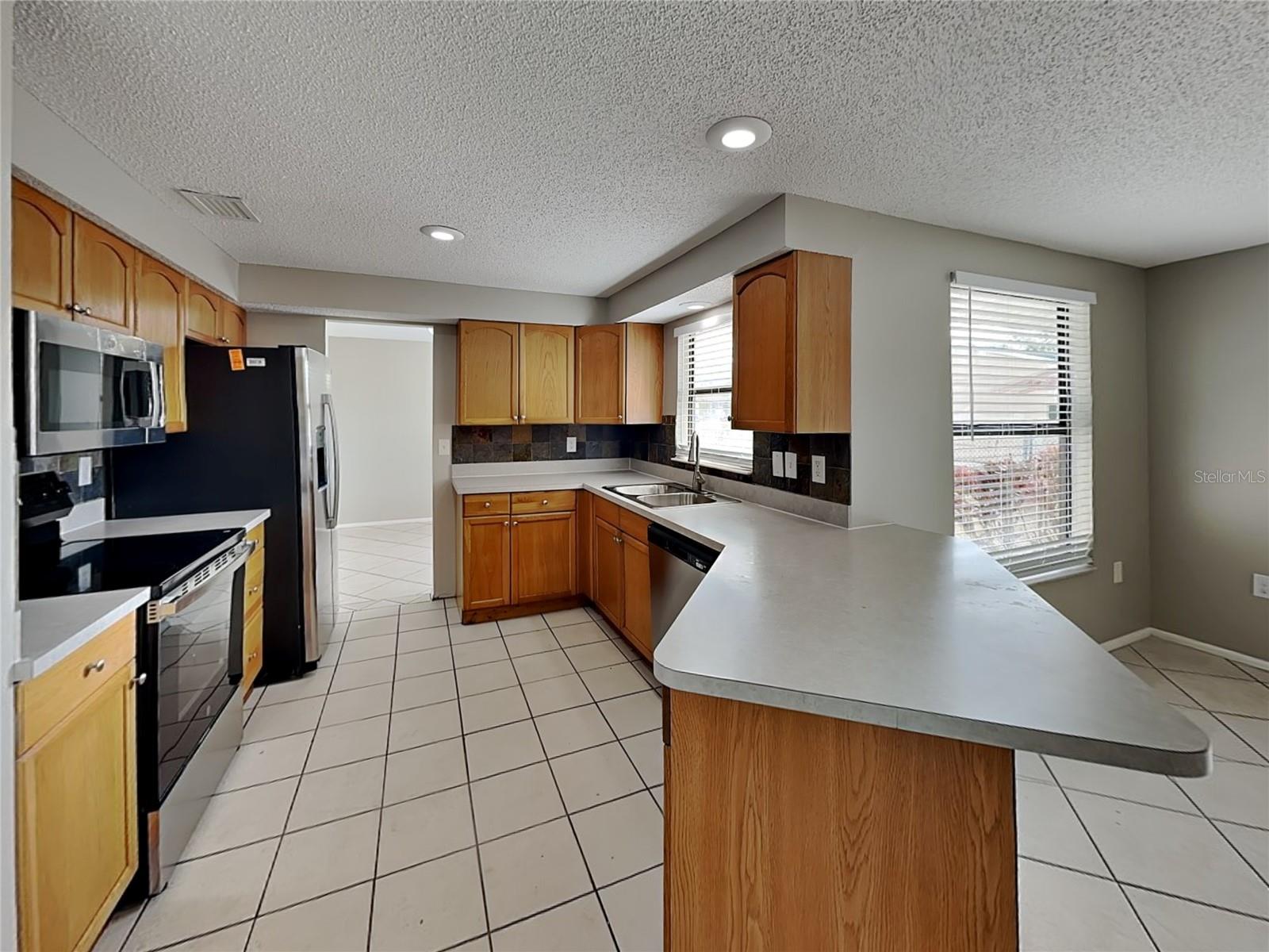 CORDOVA LAKES PH II - Residential Lease