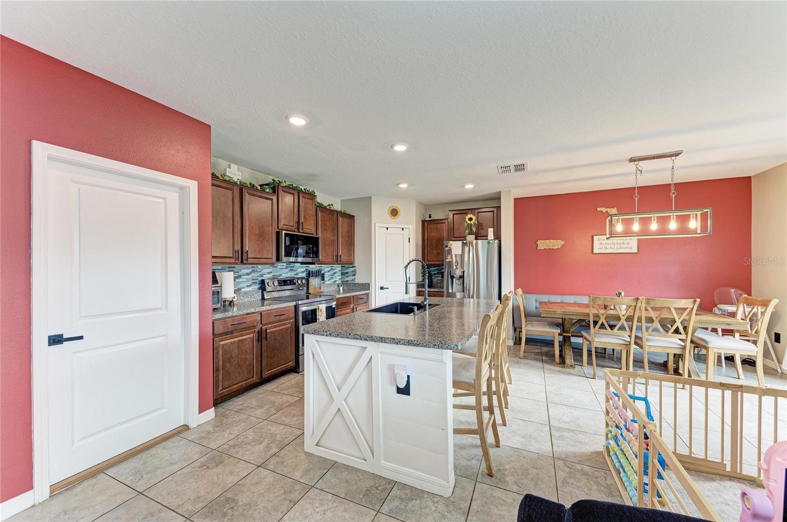 SUNSHINE VILLAGE PH 3B - Residential