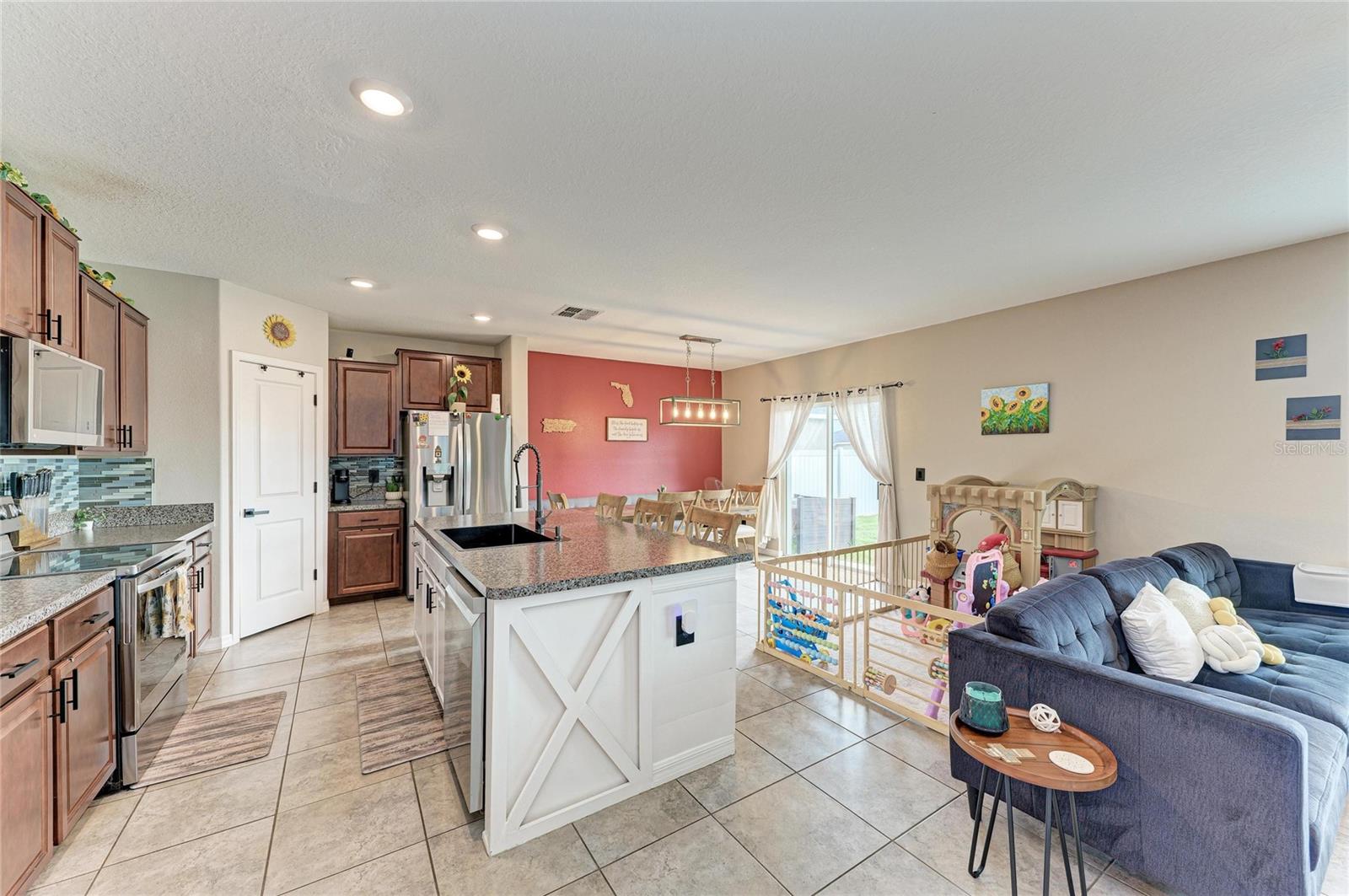 SUNSHINE VILLAGE PH 3B - Residential