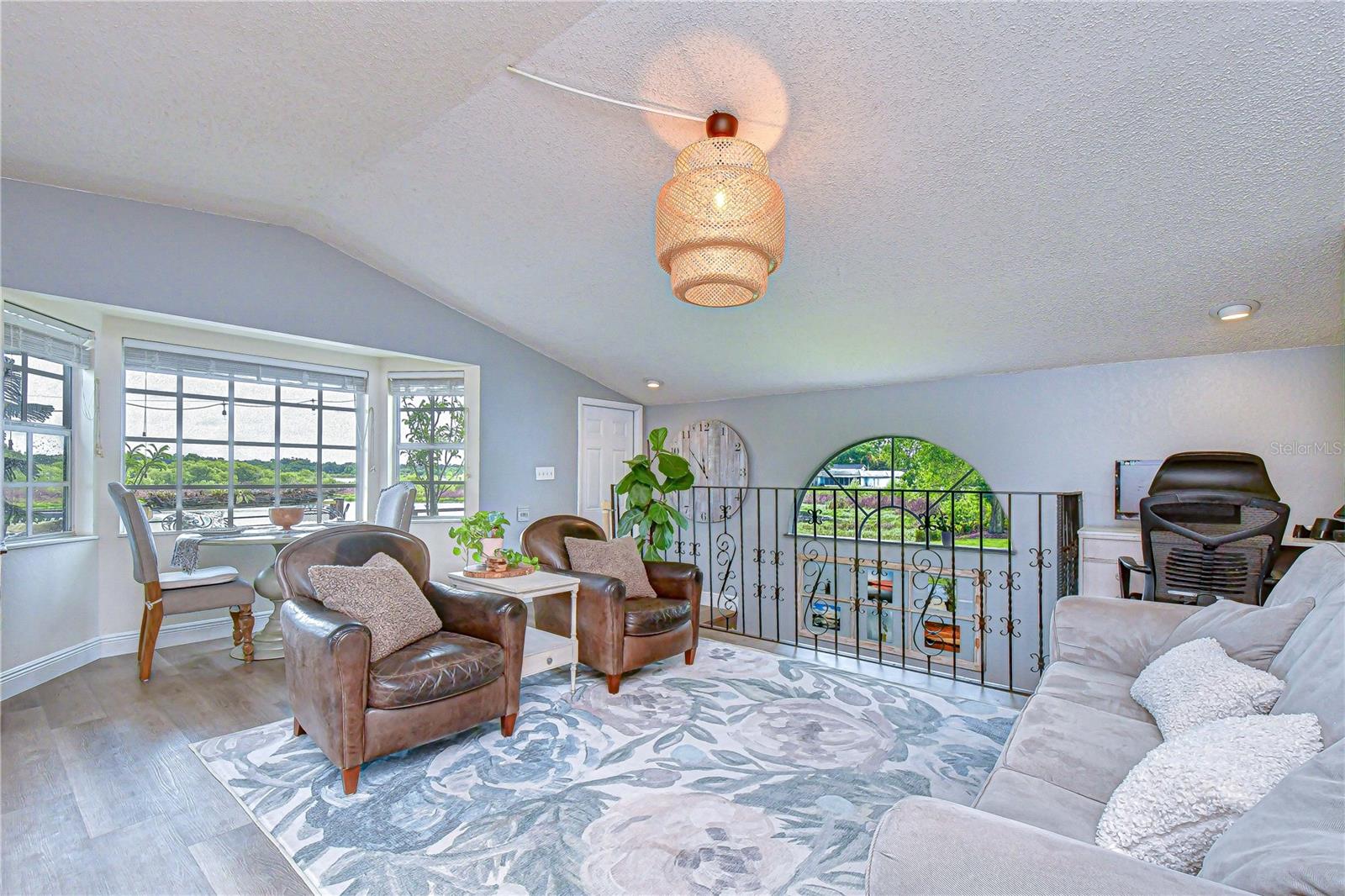 1216 BRANDON LAKES AVENUE