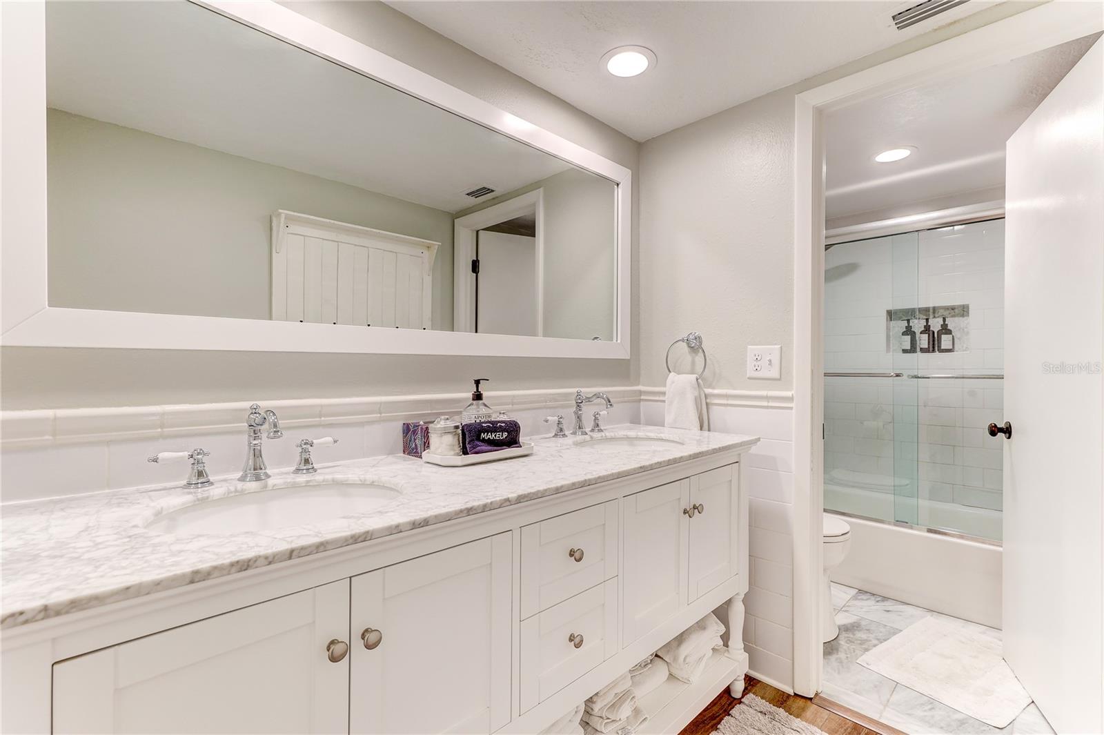 MARINERS LIGHT CONDO - Residential