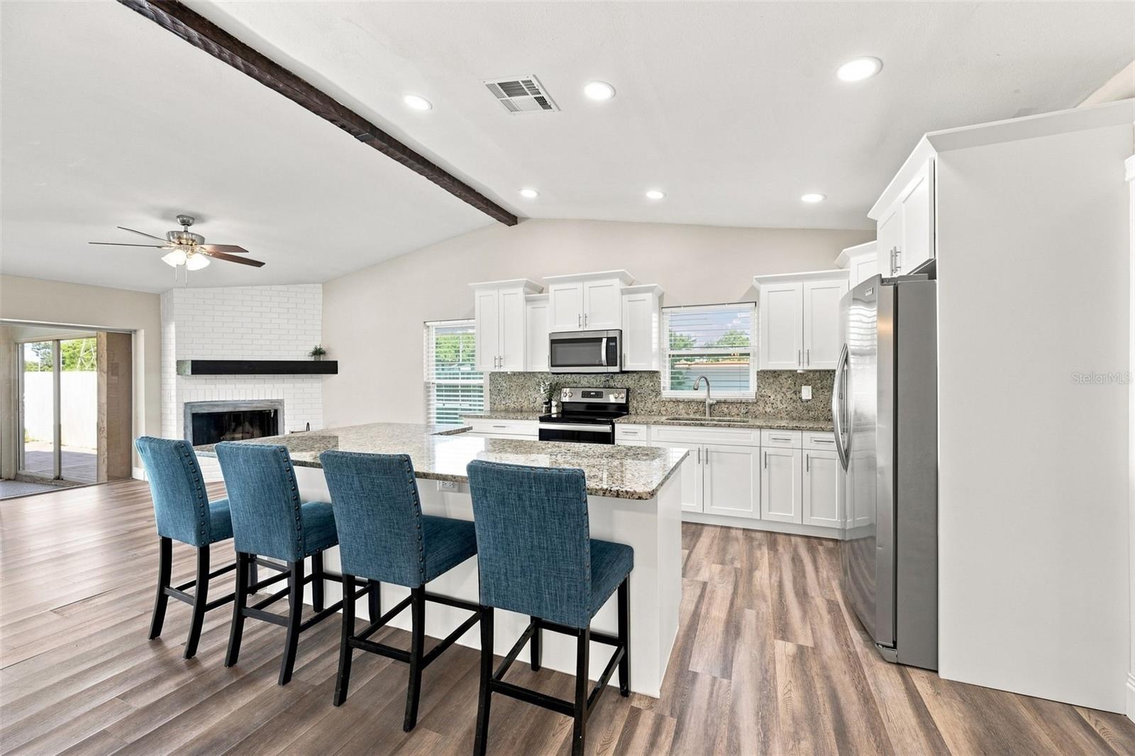 3276 FOX HILL DRIVE