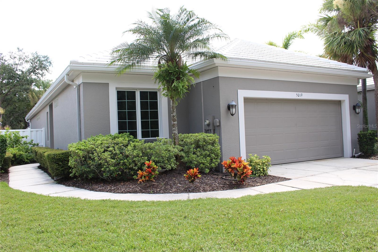 wonderful home, move in ready, perfect for someone waiting for their home to be completed. Near Lakewood Ranch, IMG, SRQ, University Town Center. A mile and a half from I-75 at SR 70 Exit
Landlord motivated