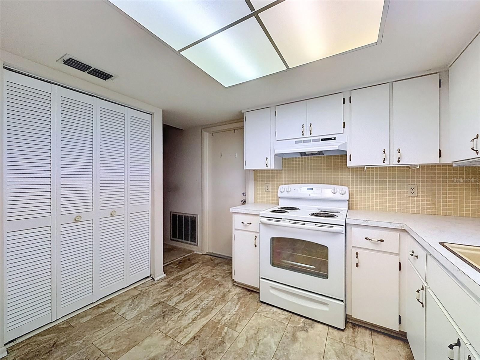 THE LAKES - Residential