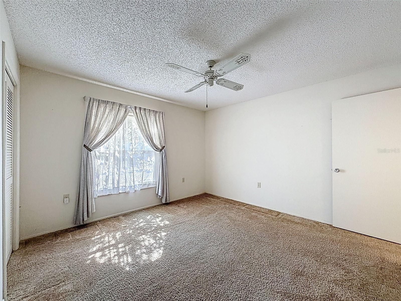 THE LAKES - Residential