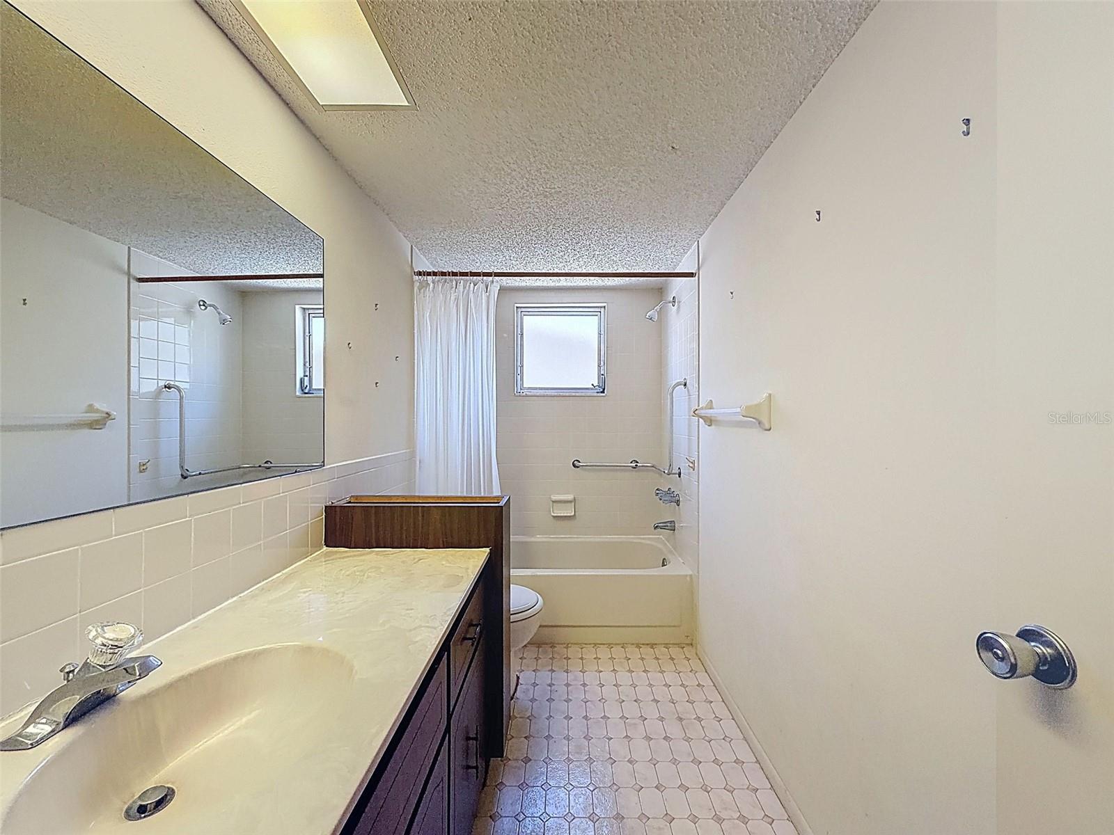 THE LAKES - Residential