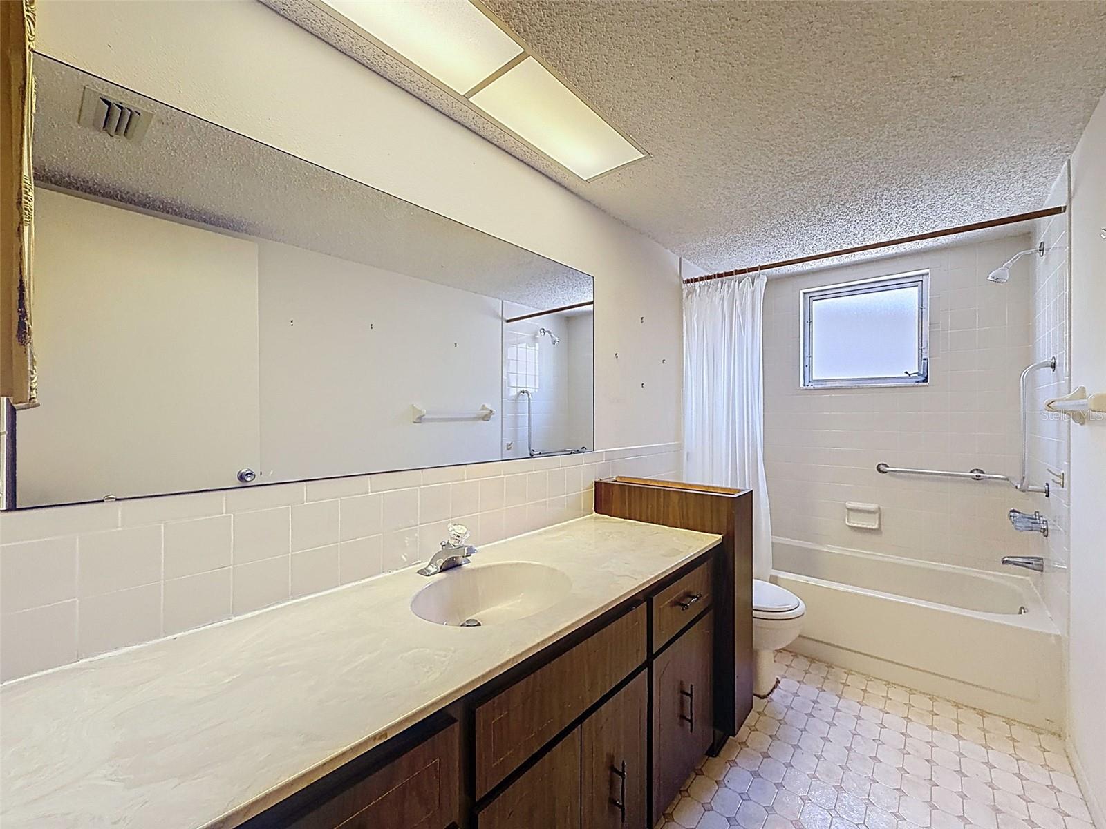 THE LAKES - Residential