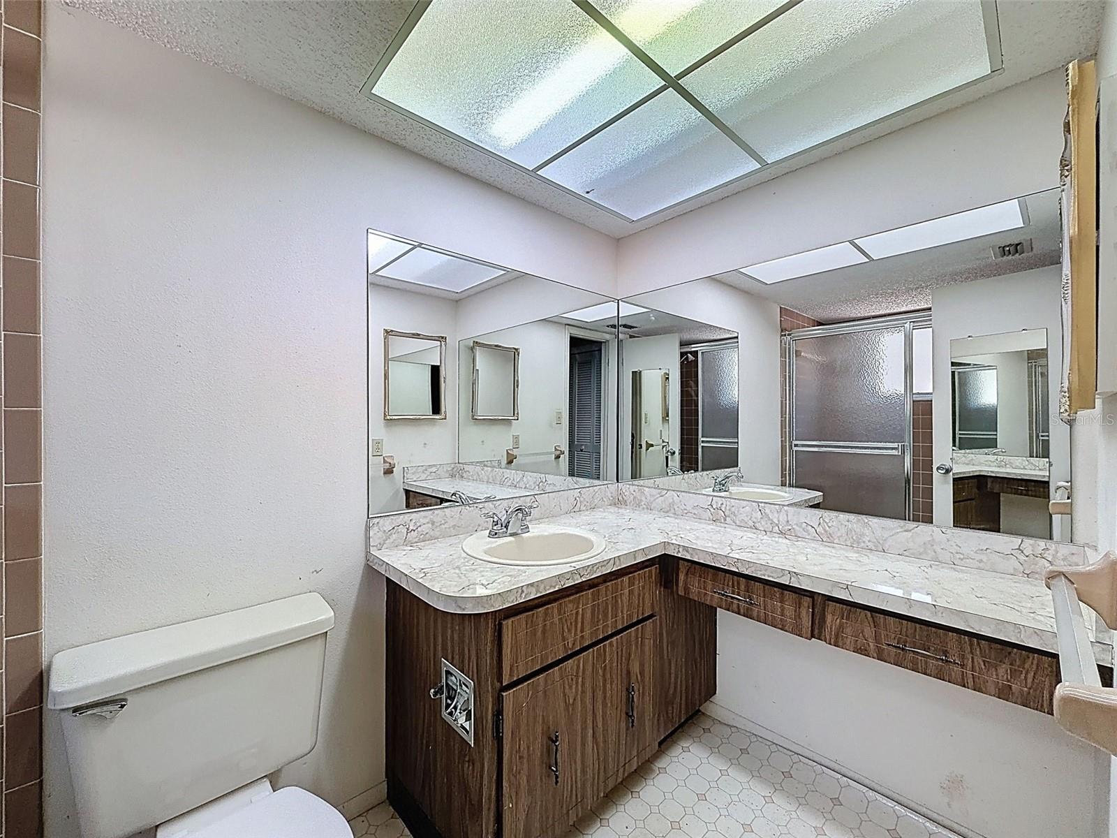 THE LAKES - Residential