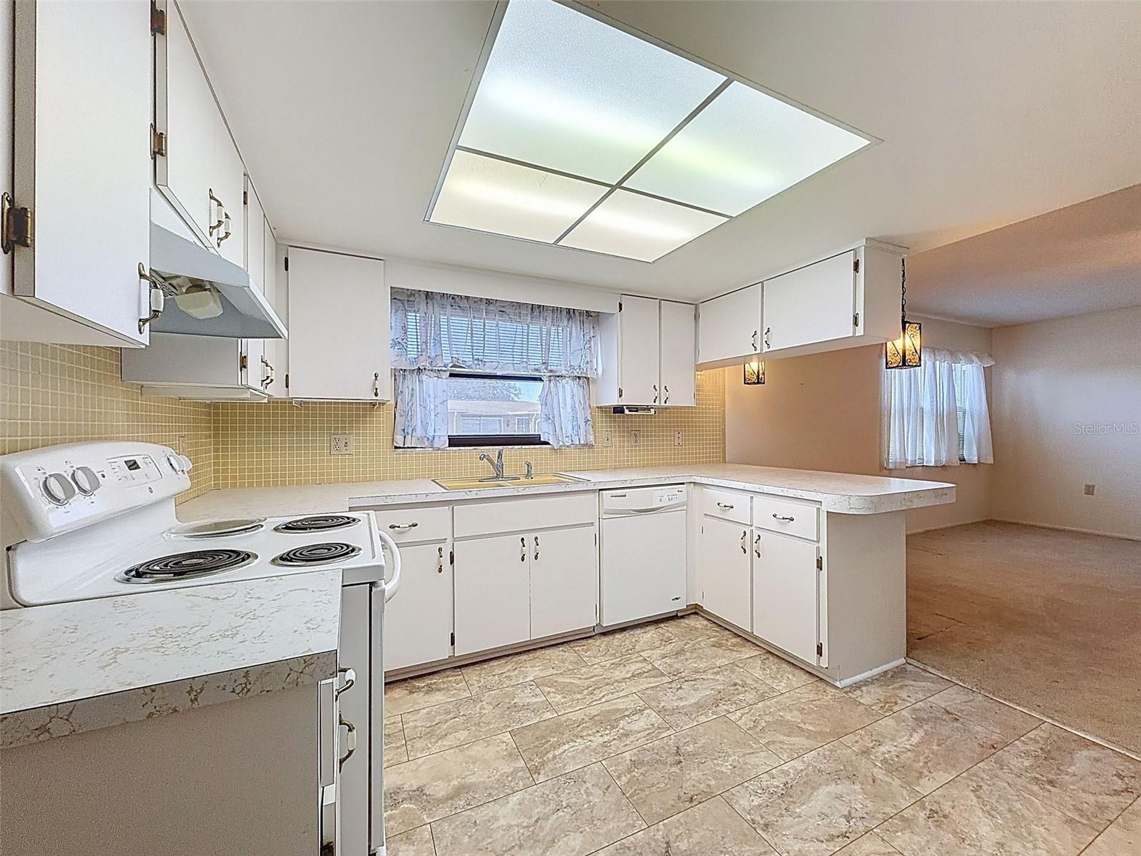 THE LAKES - Residential