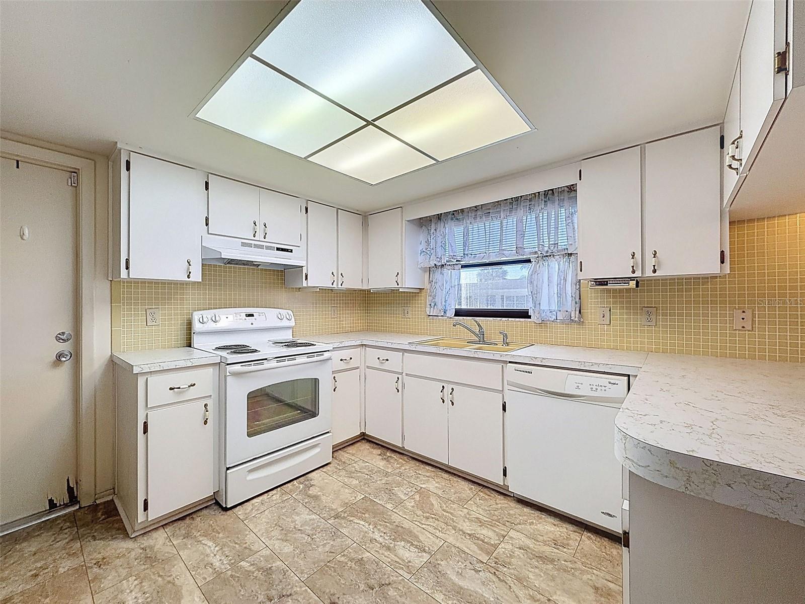 THE LAKES - Residential