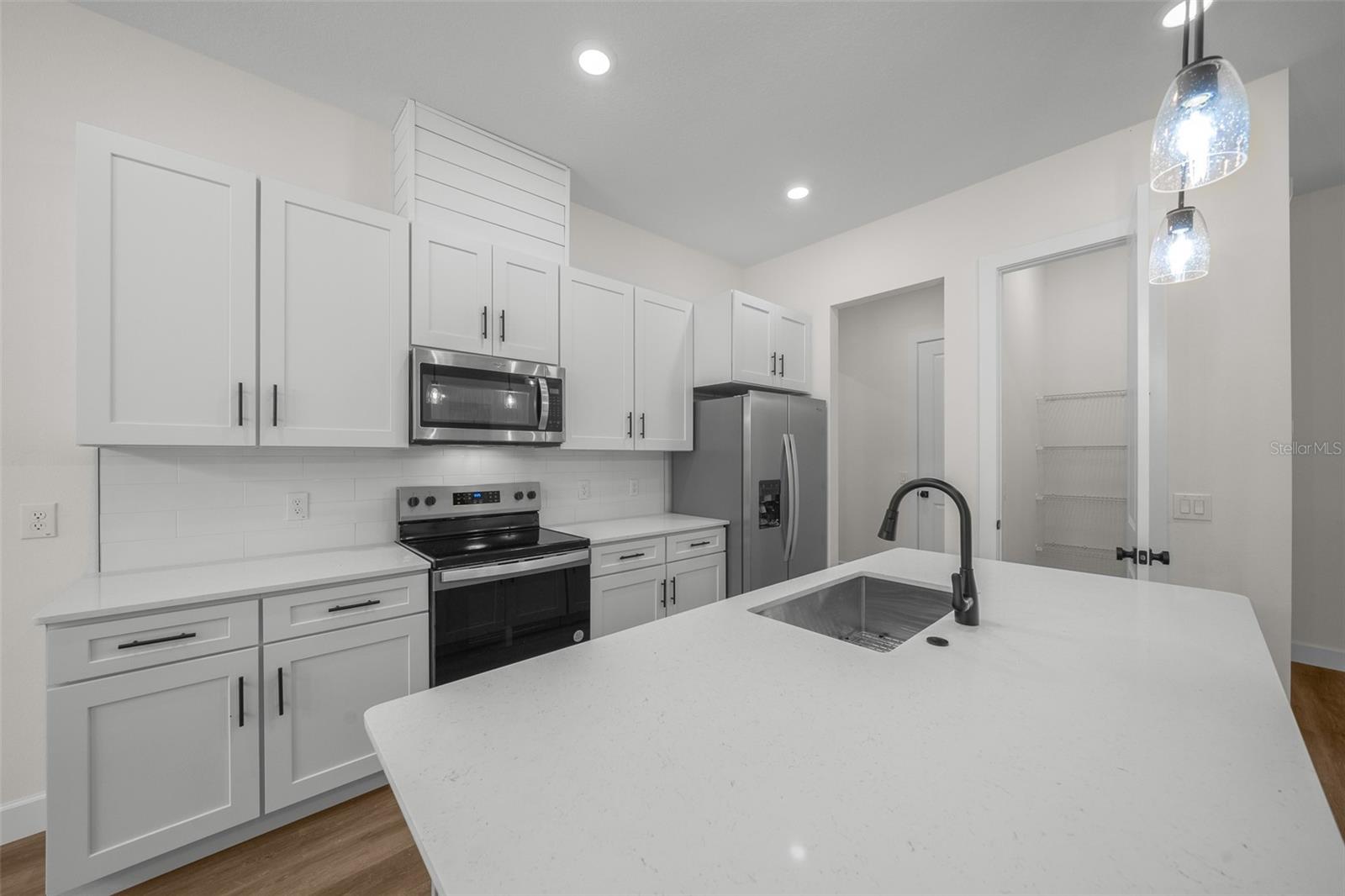 CITRUS SPGS UNIT 08 - Residential Lease