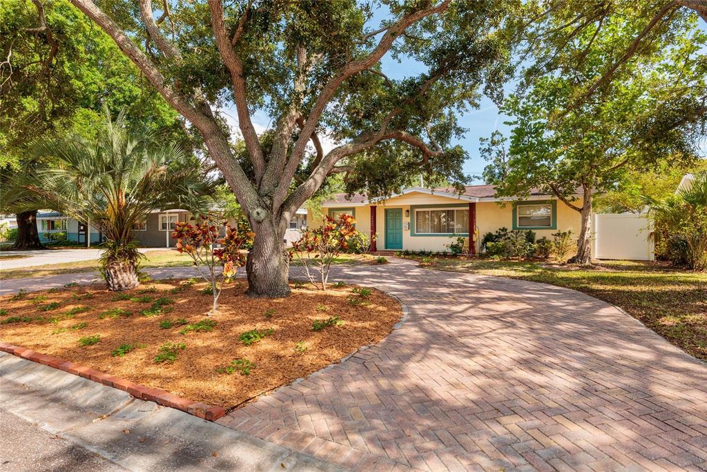 Photo of 230 43rd Avenue NE, St Petersburg, FL 33703 (MLS # TB8511762)